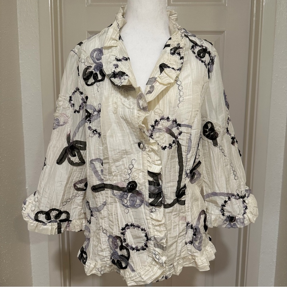 Women's Vintage Ruffled White and Black Top